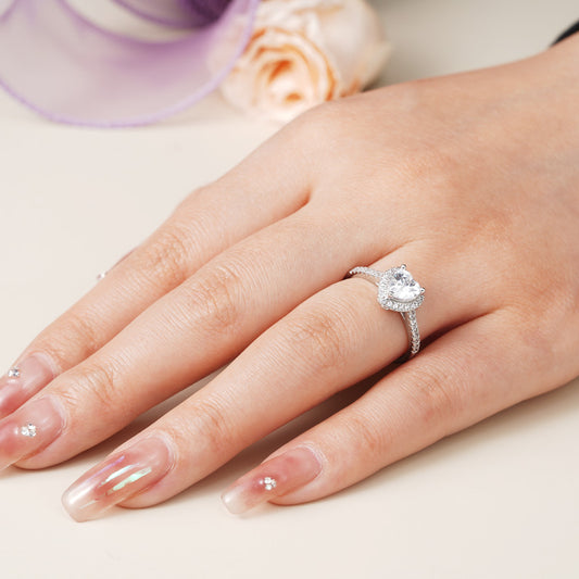 Sparkling Heart Ring 925 Sterling Silver Inlaid with Clear Gemstones_4