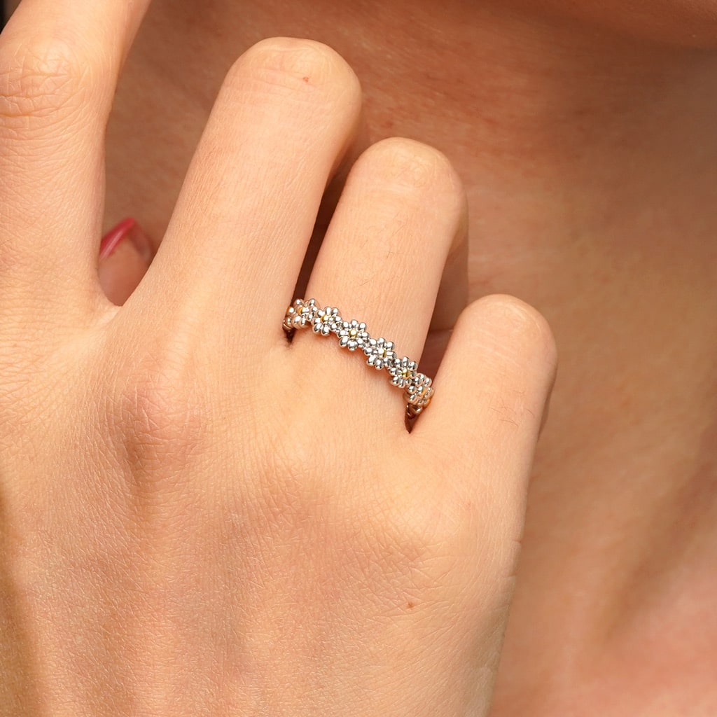 Gnoce White Small Daisy Ring_4