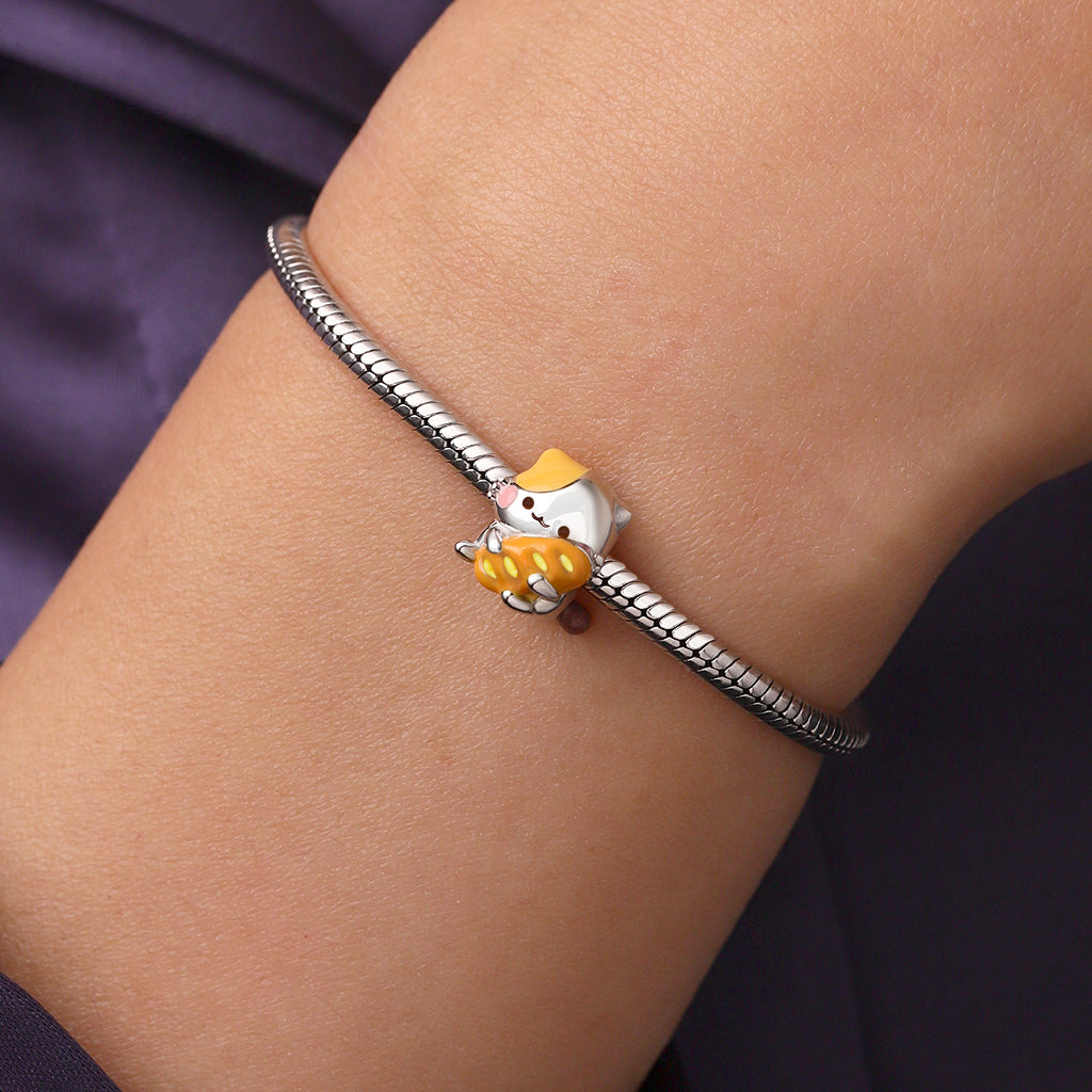 Gnoce Muffin with a Bagust Charm_5