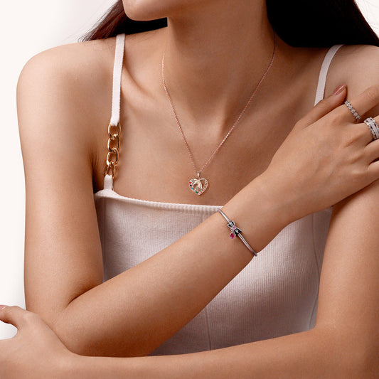 Gnoce Engravable Family Name 'MOM' Heart Necklace_7