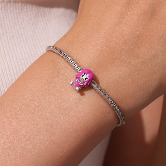 Gnoce MBTI ENTP Personality Type Embraces Love Charm_6