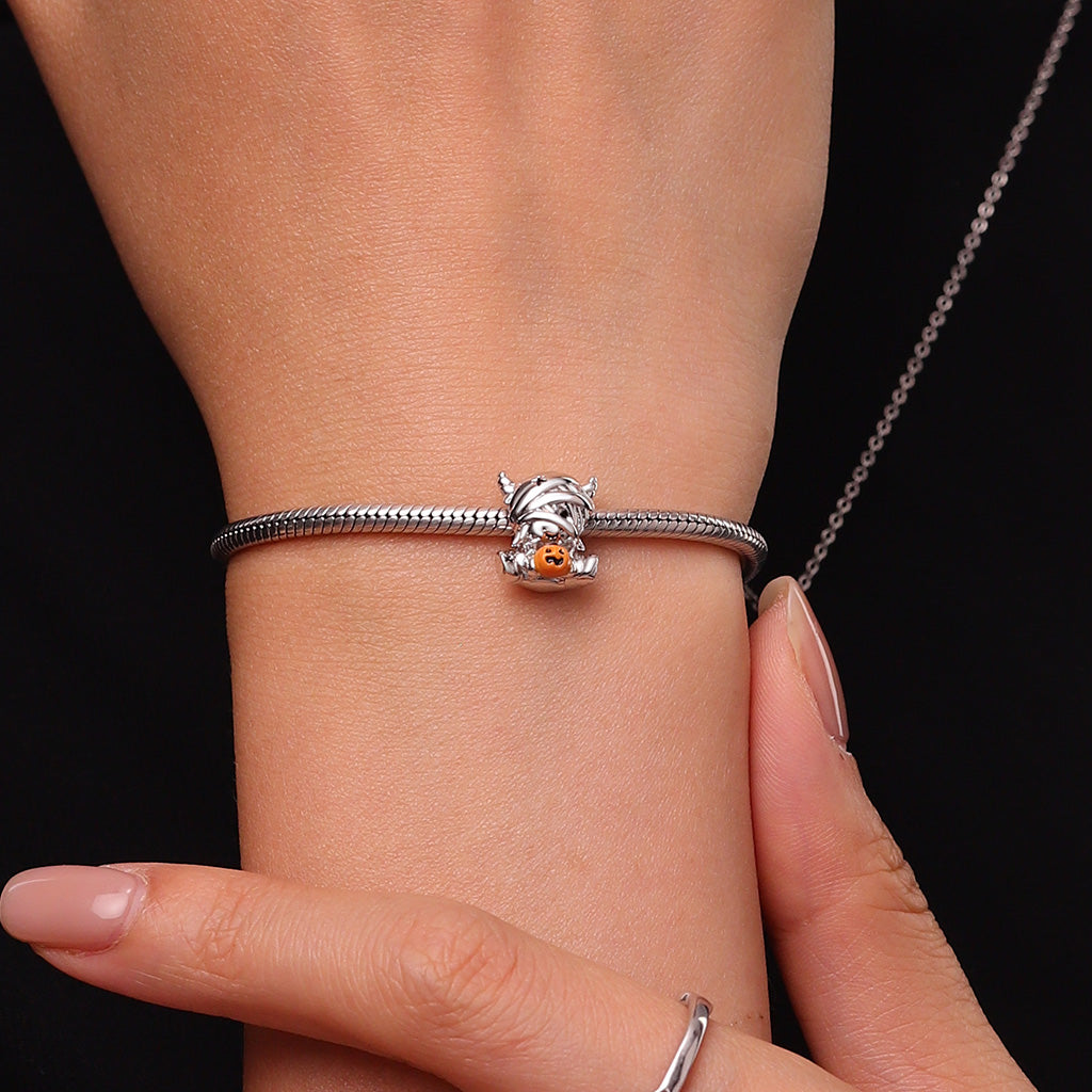 Gnoce Mummy Highland Cow Embrace Pumpkin Charm Platinum-plated Silver Blend_5