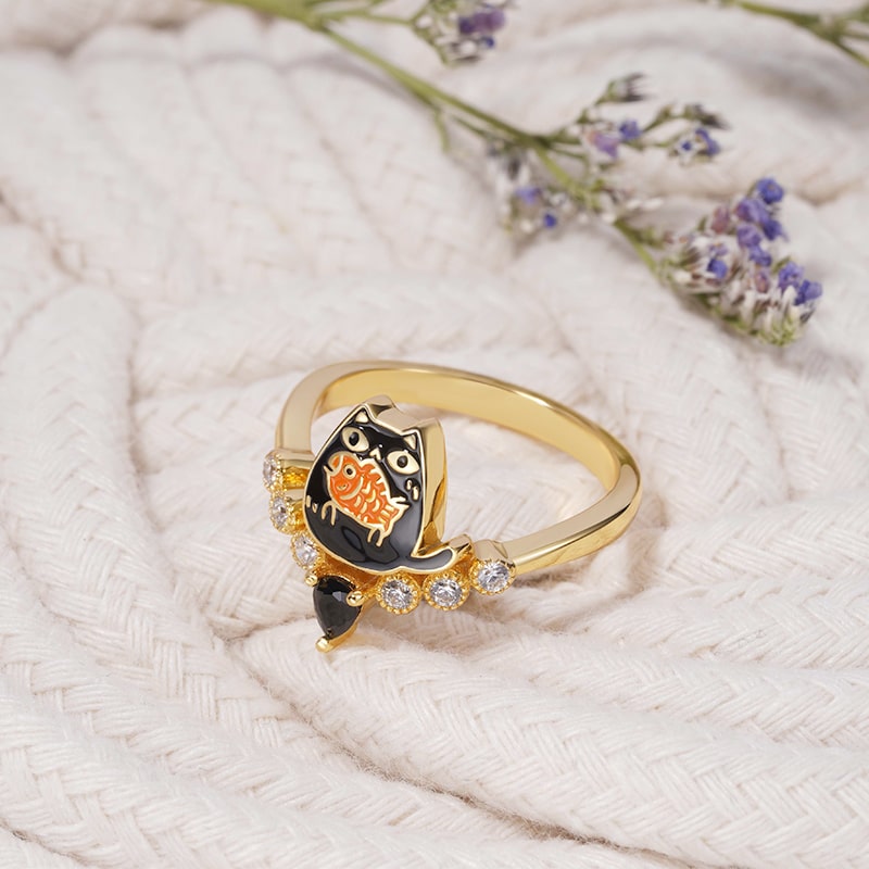 Gnoce Kitten Eating Fish V Ring_2