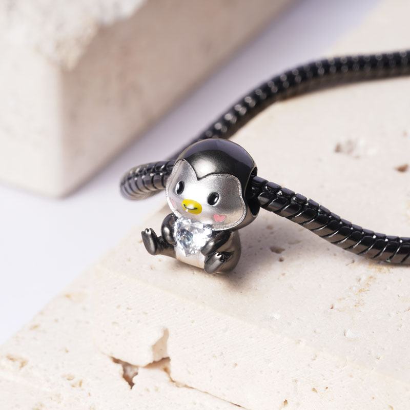 Gnoce Cute Penguin Embraces Heart Gemstone Charm_3
