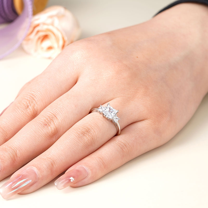 Clear Three-Stone Ring 925 Sterling Silver with Gemstone_6