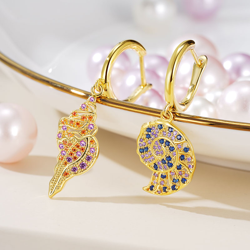 Gnoce Sparkling Sea Snail Dangle Earrings_2