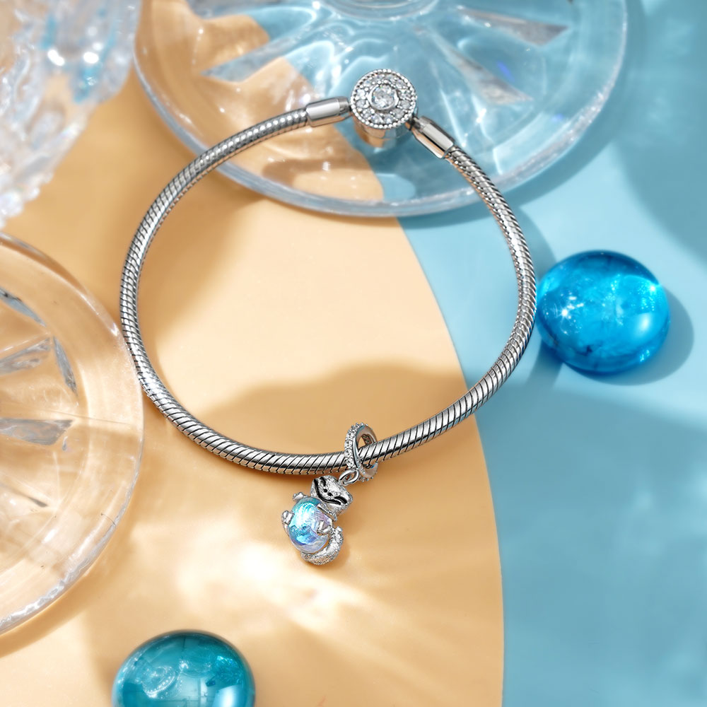 Gnoce Lizard Embraces Moonstone Charm_3
