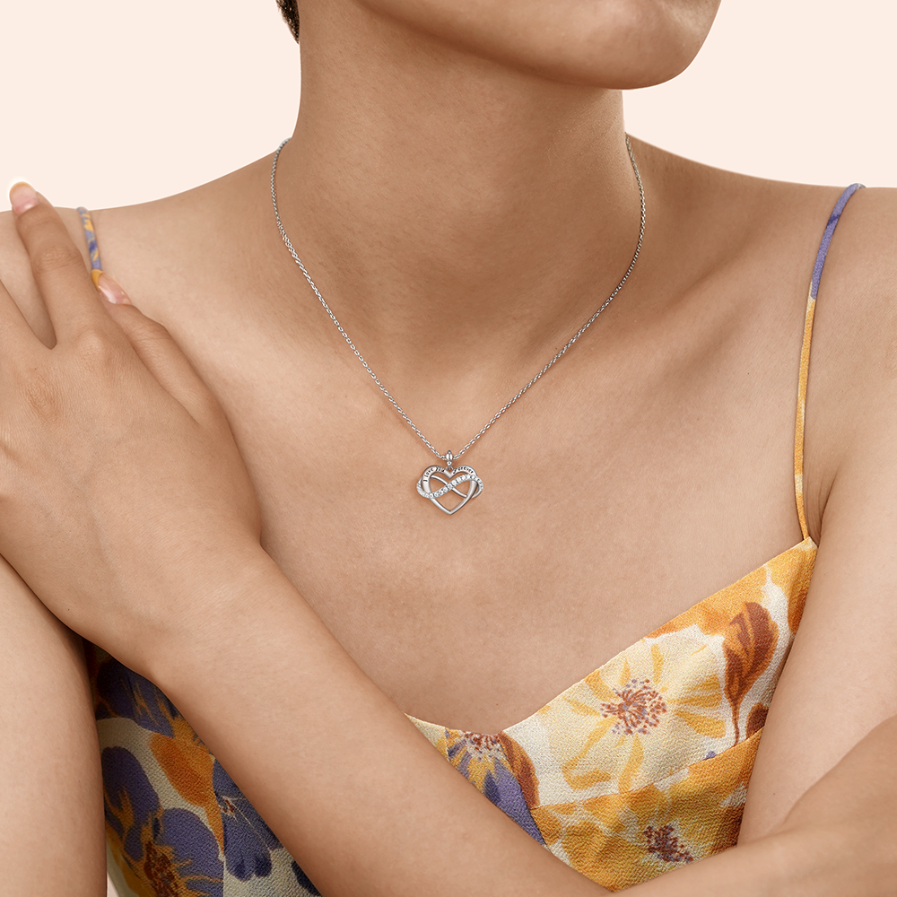 Gnoce Sparkling Infinite love Heart Necklace Platinum-plated Silver Blend_3