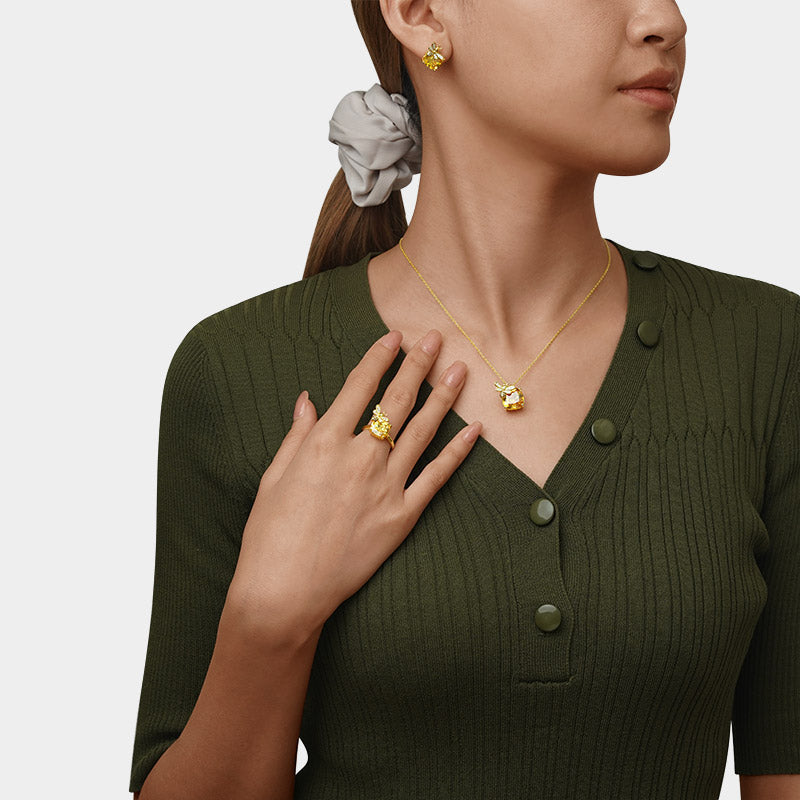 Gnoce Sparkling Honey Bee Necklace_4