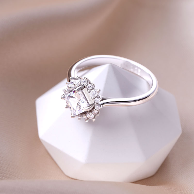 Gnoce Shimmering Four Prong Square Cut Promise Ring_3