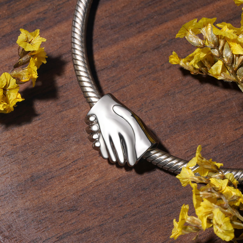 Gnoce Sparkling Handshake Charm_2