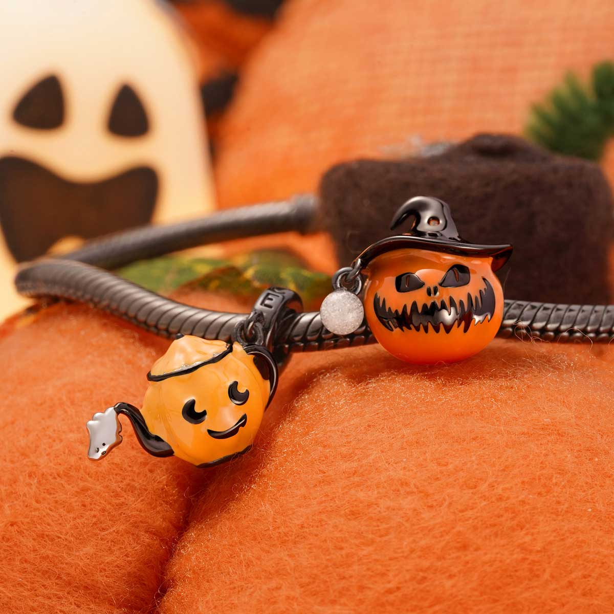 Gnoce Pumpkin Wearing a Wizard Hat Charm_4