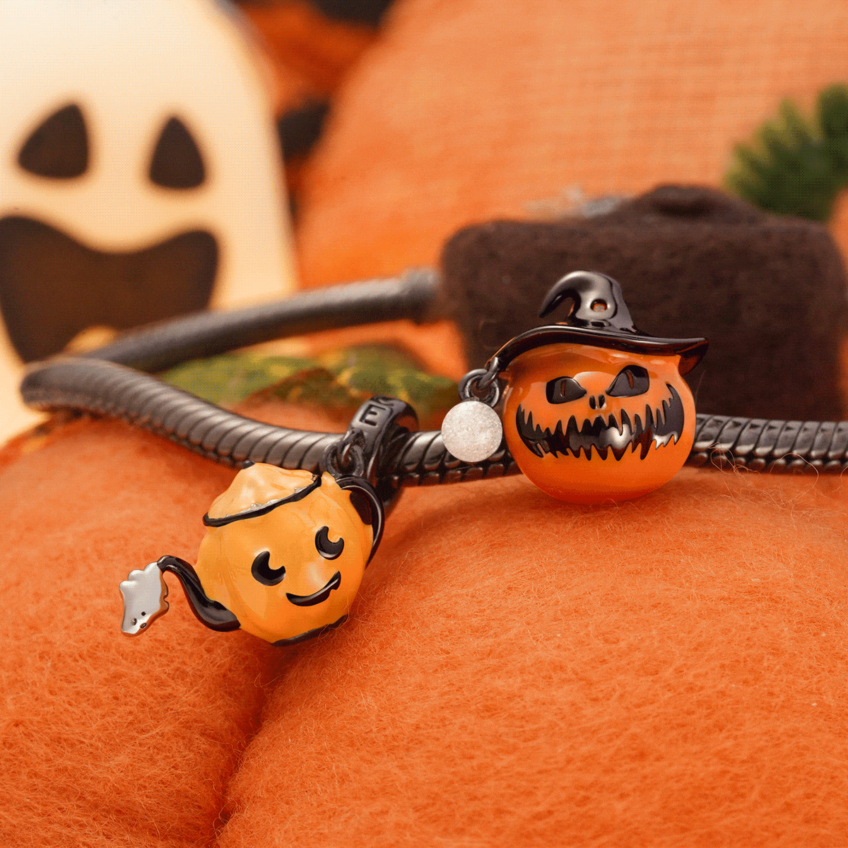 Gnoce Pumpkin Wearing a Wizard Hat Charm_5