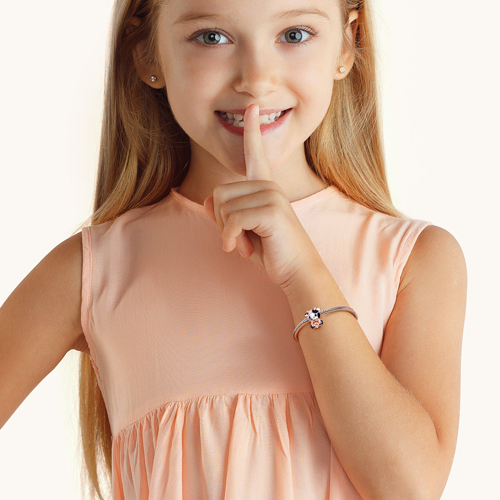 Gnoce Little Cow Embraces Heart Gem Charm_4