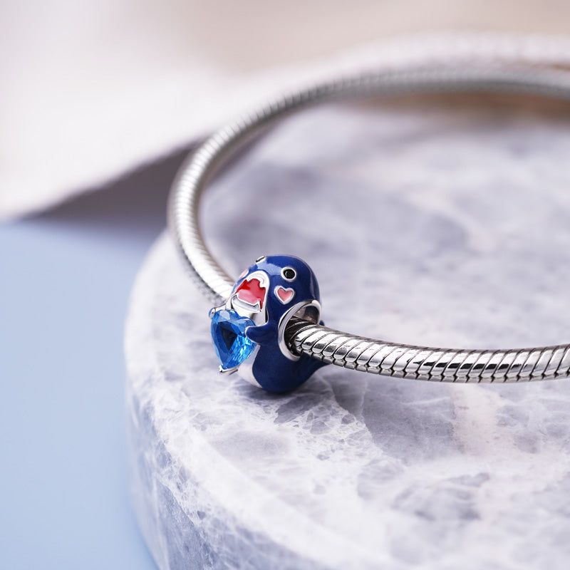 Gnoce Shark Embraces Heart Gem Charm_3