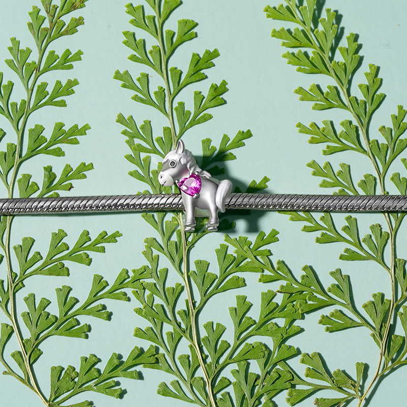 Gnoce Chinese Zodiac Horse Embraces Heart Gem Charm_3