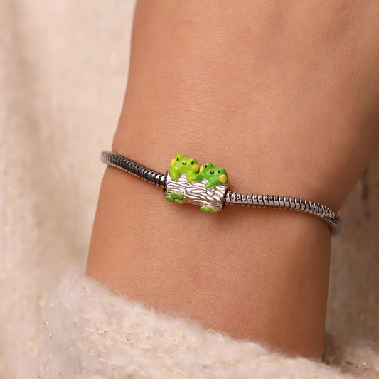 Frogs in Love Charm_5
