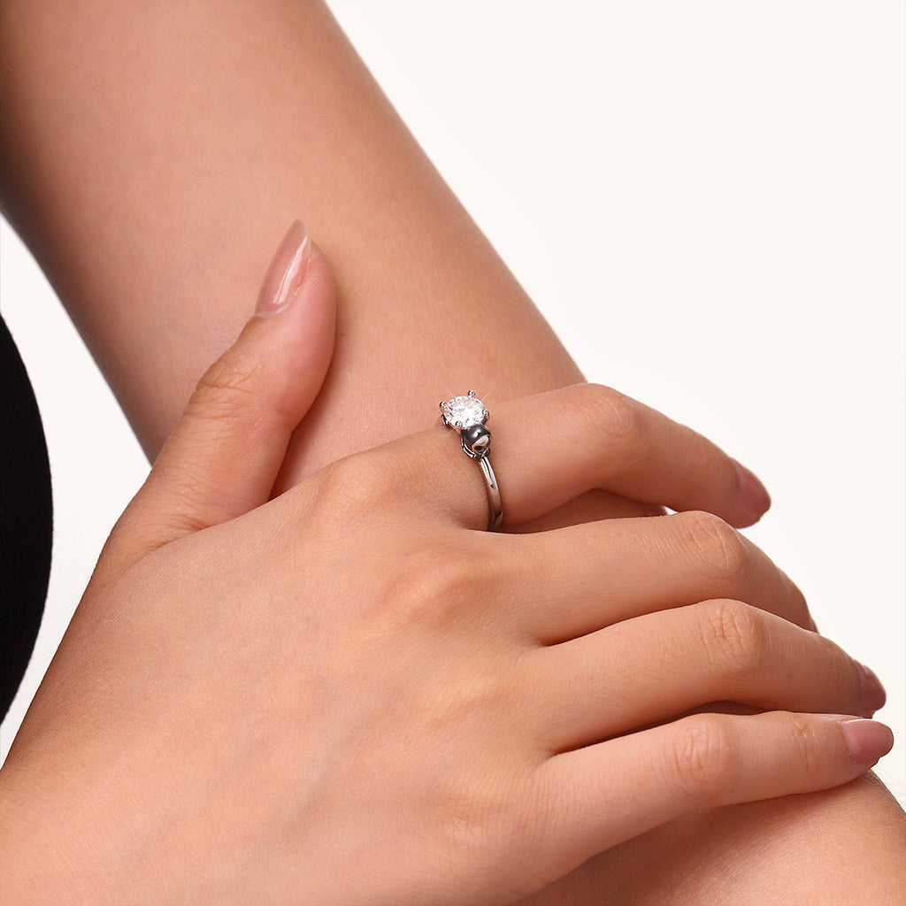 Gnoce Skeleton Gingerbread Man Embraces Moissanite Round Cut Ring_8