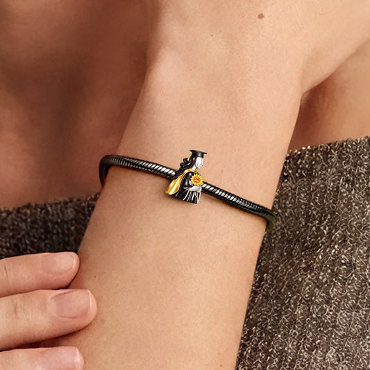 Gnoce Graduation Season Holding Sunflower Charm_2