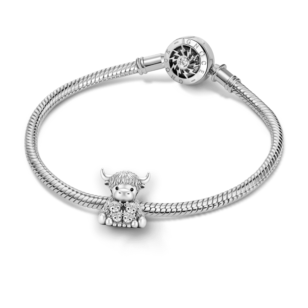 Gnoce Highland Cow Embraces Four Babies Charm_3