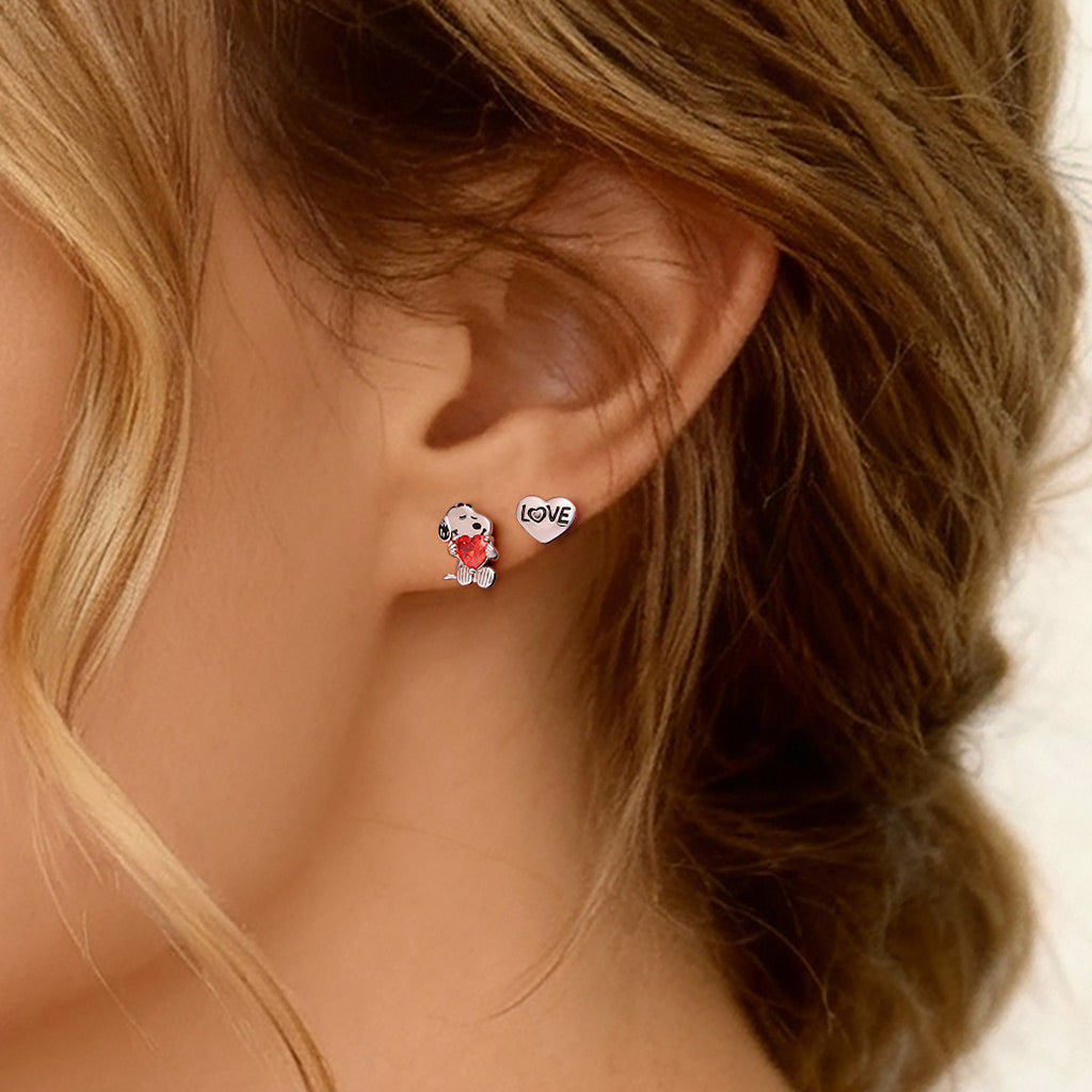 Gnoce Peanuts Snoopy Embrace Love Heart Stud Earrings_2