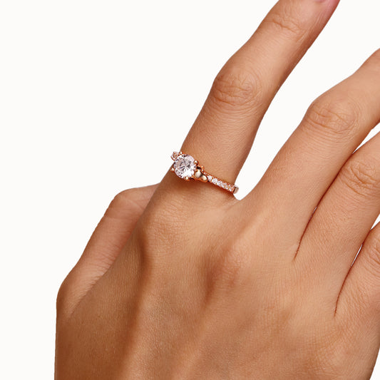 Gnoce Peanuts Snoopy Carrying Moissanite Round Cut Ring_2