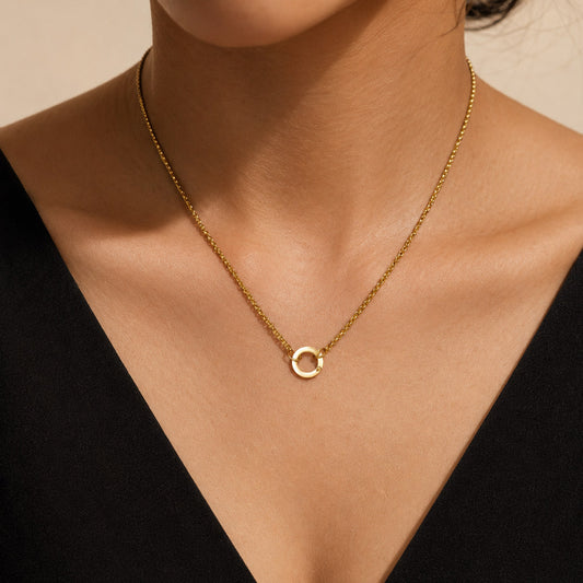 Gnoce Circular Clasp Pendant Necklace_2