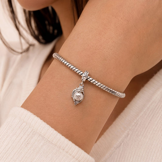 Gnoce Initial Letter Conch Pearl Dangle Charm Platinum-plated Silver Blend_3