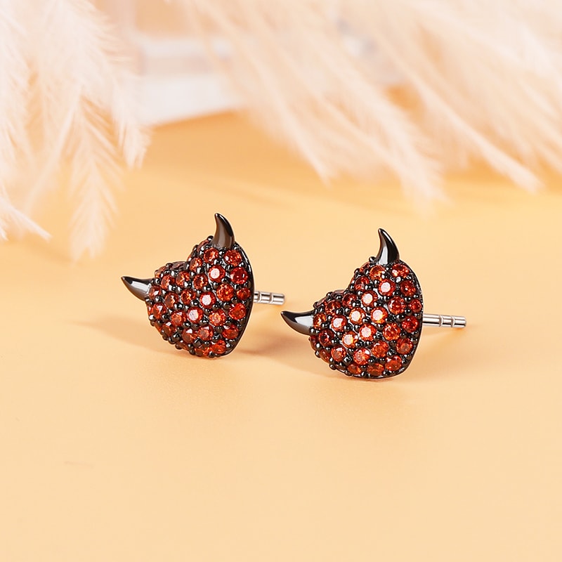Gnoce Devil's Heart Red Stones Earstuds_2